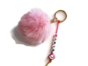 Trendy Naamsleutelhanger met Fluffy Pompon maken